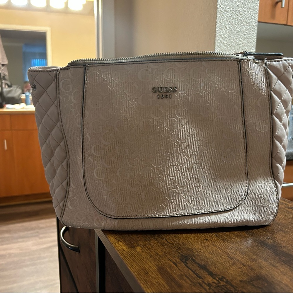 GUESS Women's Beige Quilted Cosmetic Bag